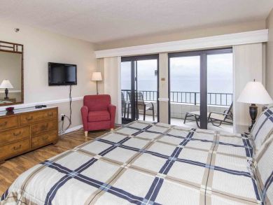 Destin Vacation Condo Sleeps Eight Guests.
